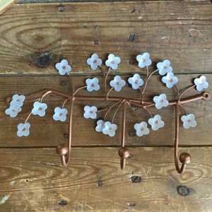 NWOT Anthropologie 3 Hook Floral Wall Hanger